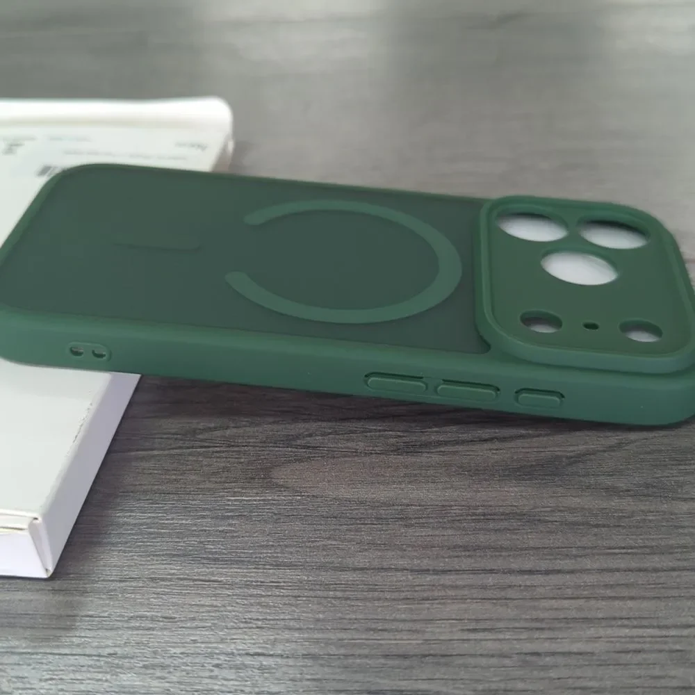 iPhone 17 Pro Green Magnetic Protective Phone Case With Screen Protectors